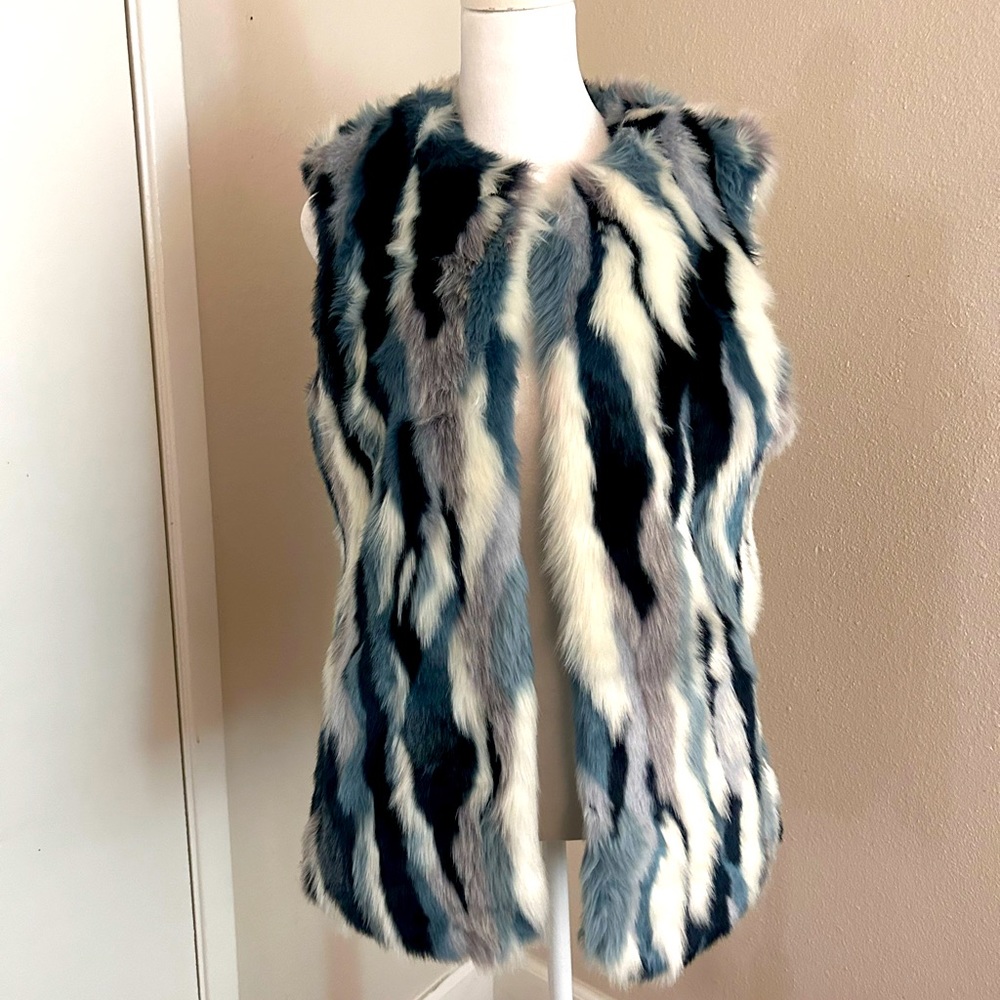Beautiful vest gorgeous color for this cold